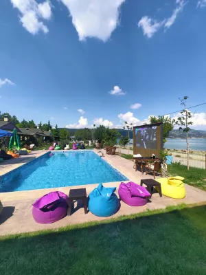 Almus ŞEHRİ Sefa Bungalov EVLERİ - parking