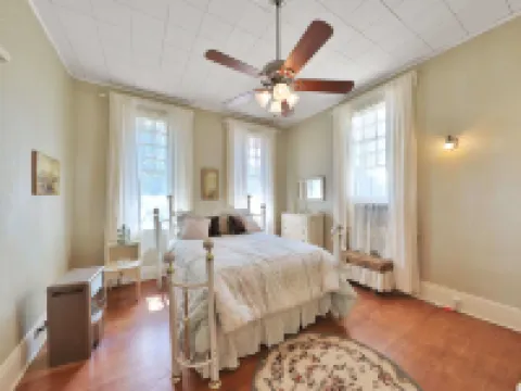 The Lancaster Manor B&B Hotels in Cooke County