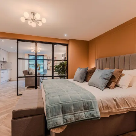 Luxury Georgian Aparthotel by Hauss Ayr - 5Mins to Beach, Town Centre!