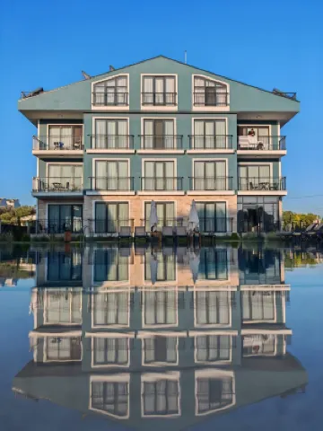 GRAPE HOTEL
