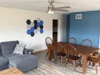 Mill Street Upper Apartment Hotel di Munising