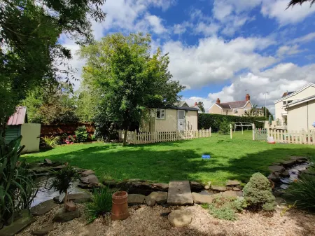 Duck House - 1 Bed Shepherds Hut - Gower Отели в г. Аппер Килей