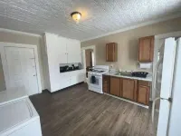(G2) Large 2 bdrm unit close to downtown Syracuse.