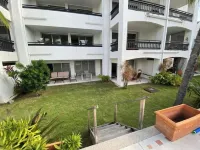 Walking distance to everything on Simpson bay area Restaurants, Beach, Nite Life