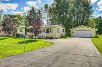Lake Views & Fireside Bliss: Cecil Cottage w/ Yard - 3-Star