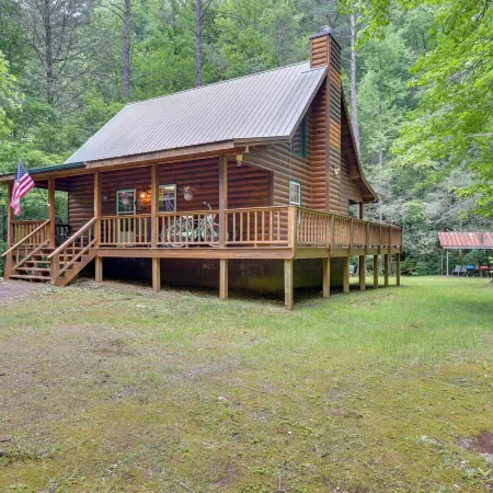 Secluded Cross Creek Cabin w/ Deck & Fire Pit!