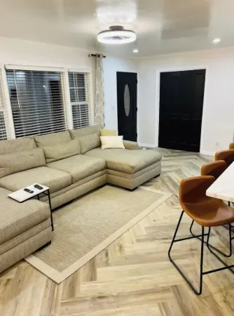 Huge Private Pool / Large Fenced Yard / Firepit / Luxury / Walk to Gibson Mill