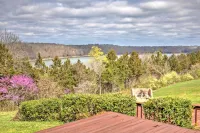 Monticello Home w/ Multi-Level Deck on 2 Acres! - 3 stjerner