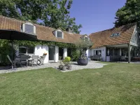 A Charming Holiday Home with a Swimming Pool - Villas