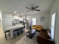 새로 개조된 2 베드룸 - A 시즌드 슈퍼호스트