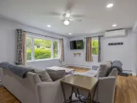 3-bedroom Cozy Home in Ellsworth with AC, WiFi