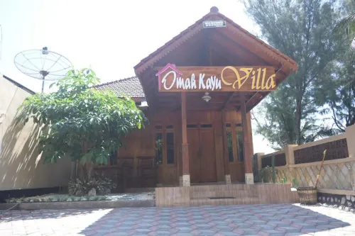 Omah Kayu Villa Hotel di Bungatan