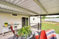 Kingston Home w/ on-Site Boat Parking 2 Mi to Lake - 3 estrellas
