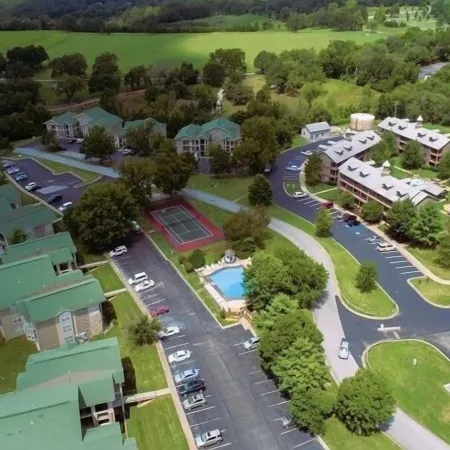 Gorgeous Greens 2 Bedroom Condo by Redawning