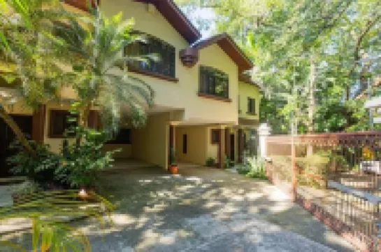 Casa Amplia, 3 cuartos con baño privado y seguridad Hotels in 