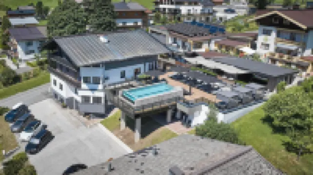 The Poolhouse Boutique Lodge