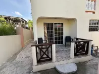 Peaceful 2-bedroom downstairs apartment walking distance to the airport. Hotels in 