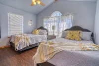 Relaxing Lake Retreat off I-40