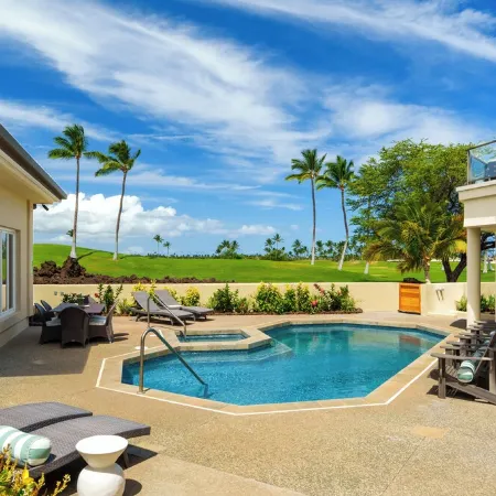 Grand Hawaiian Retreat–Volcano & Golf Course Views, Beach Club, Pool, Golf Carts
