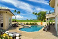 Grand Hawaiian Retreat–Volcano & Golf Course Views, Beach Club, Pool, Golf Carts