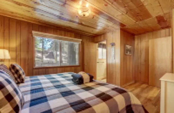 Come Snuggle up at Cozy Bear Cabin!
