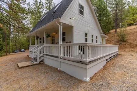 Blue Mountain Loft - A Unique Jewel In The Trees