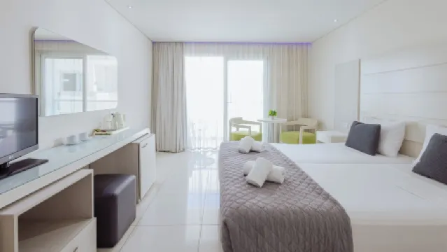 塔西亞馬里斯綠洲酒店