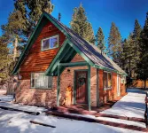 Charming Cherokee Cabin Secluded Stay for 6 Just 10 Minutes to Tahoe!