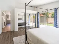 Stylish House in the Indian Palms Country Club. Walking distance to Coachella!