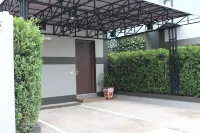 Sweety Resort فنادق في بانغ فلي