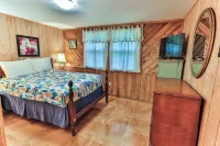 Charming 2-bedroom bungalow in fabulous Homosassa with AC, WiFi