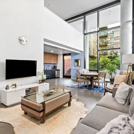 Airy and Open Corner Loft - 92 Walkscore