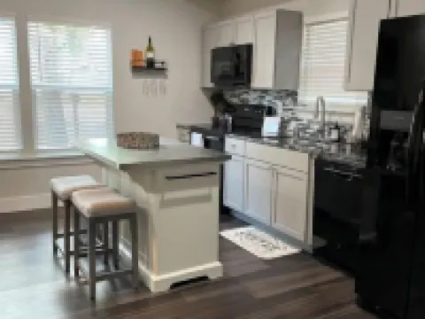 New Lovely Lockhart Home with a Lawn Hotels in Lockhart