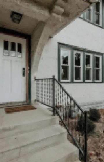 The June House: a Charming 2BR Apartment in the heart of Mac-Groveland.