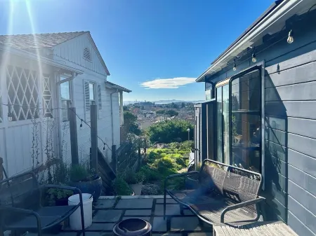 Beautiful & spacious 3bd / 2 bath with Bay views close to park and BART Отели рядом с достопримечательностью «Парк Тилден Риджинал»