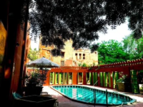 拜龍維拉斯酒店