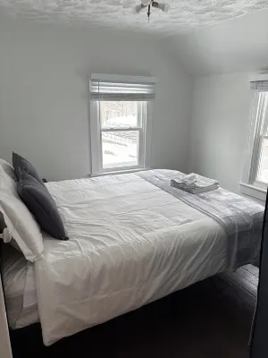 Charming 3-bedroom house in Haines Falls, near Kaaterskill Falls and campground! Hotels near North Point