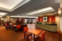 Hampton Inn by Hilton Colchester - breakfast