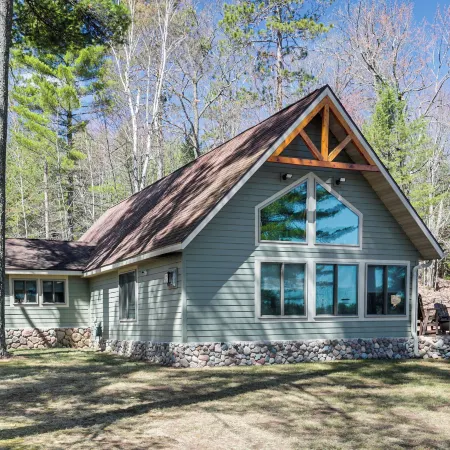 'northwood Tours Escape': Hot Tub & Lake Access!
