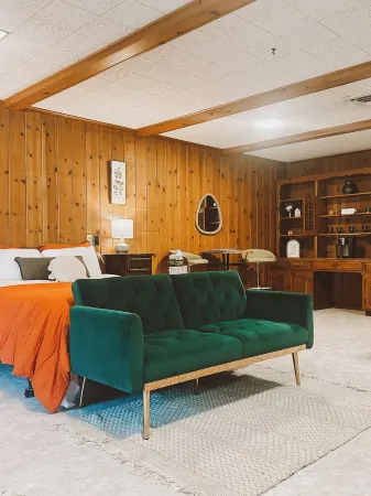 Calm, stylish space. Across the street from the park. Perfect little getaway.