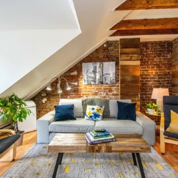 Wonderful Loft in Historic DT