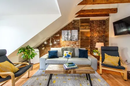 Wonderful Loft in Historic DT