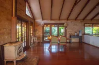 Stone Cottage Wallaby Ridge Hideaway Retreat Các khách sạn ở Possum Brush