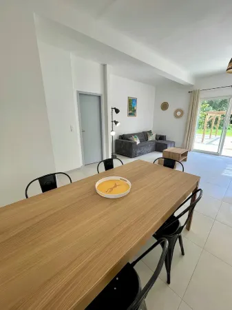 4-bedroom house with pool