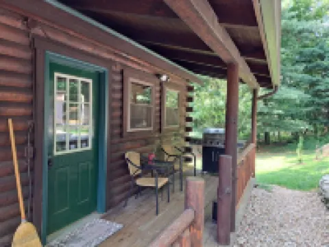 Tiny Cabin on the outskirts of Mohican State Park 漢諾威酒店