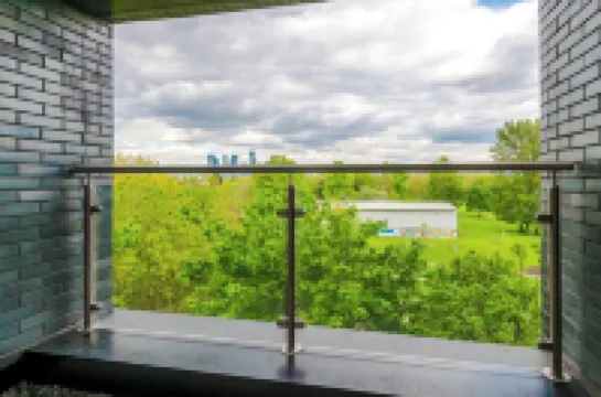 Modern Luxury Apartment in Old Trafford, Balcony, Sleeps 6