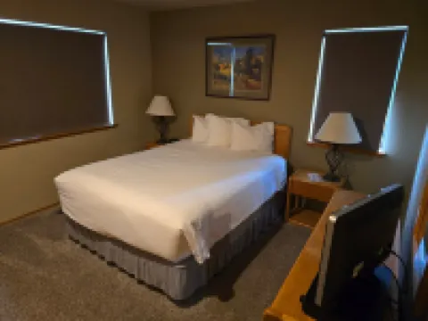 Chelan Shores Timeshare -Unit #16-3 and #16-4, Sleeps 10