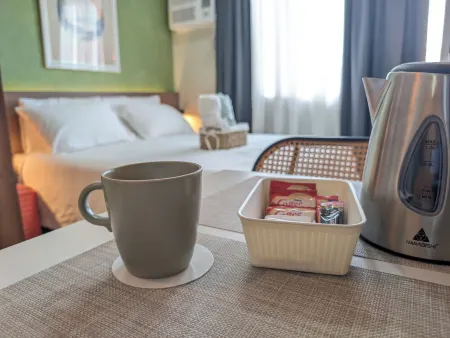 RufiRemy Cozy Hideaway- Studio Condo with Balcony