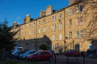 The Westfield, comfortable 2 bedroom apartment that sleeps 4 Hotels in Slateford