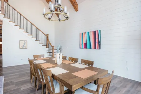 Spacious Luxury Lakefront Home w/ Hottub, Outdoor Sauna, & Gym Near Clemson